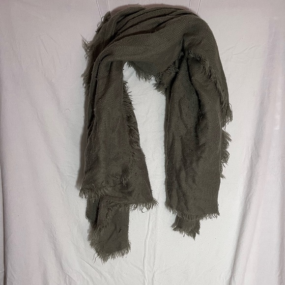 Green Scarf - Picture 1 of 1
